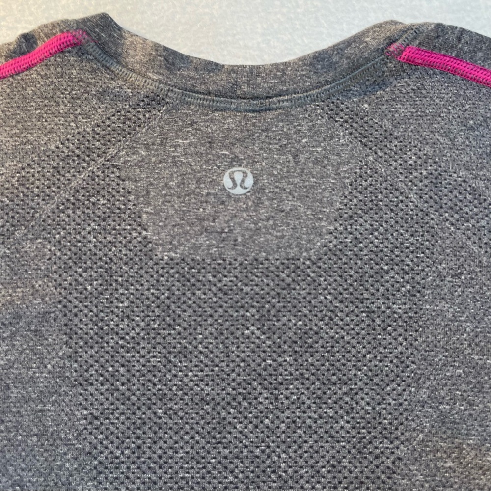 Lululemon Mens Activewear Metal Vent Tech Long Sleeve Size XL